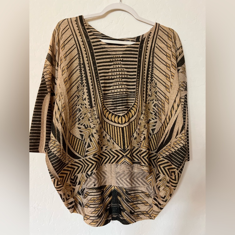 Geometric Patterned Women's Top - Picture 2 of 5